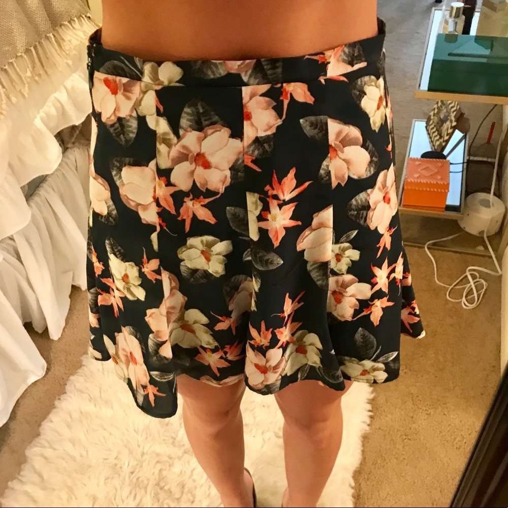 Show me your Mumu flower skirt! Sz S. Never worn!!
